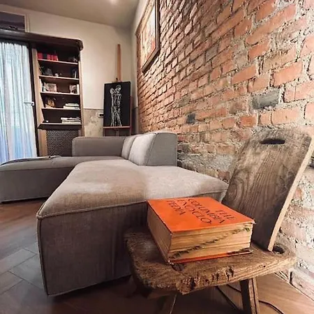 Introvert's Den Daire Tiran